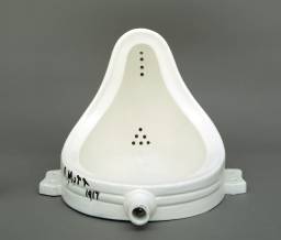 duchamps porcelain piss bucket